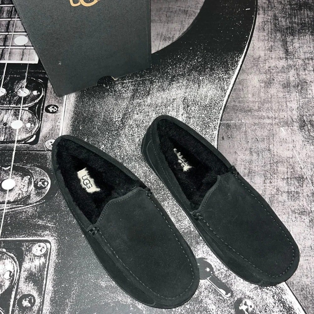 NIB UGG Ascot Slippers - Picture 5 of 8